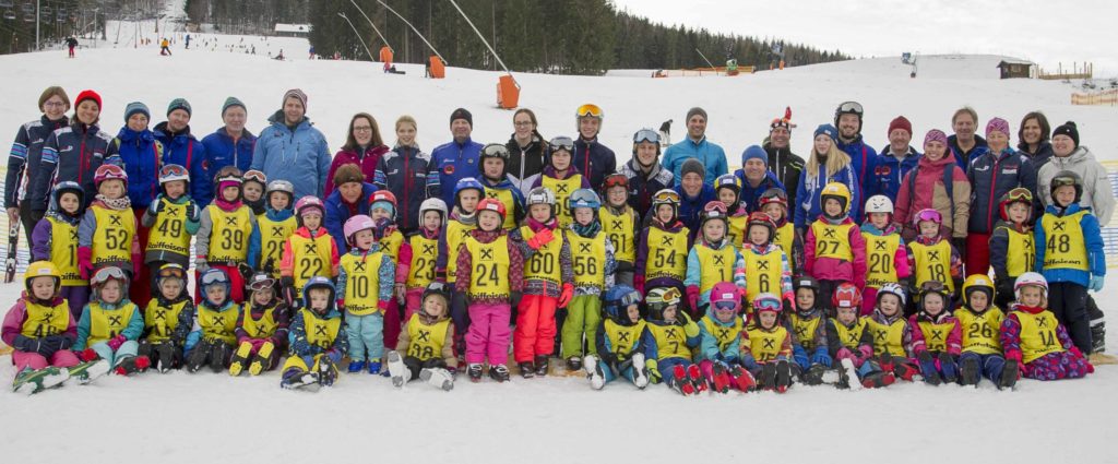 26.-29.12.2022 auf der Forsteralm für Anfänger und mäßig fortgeschrittene Schifahrer ab 4 Jahren sowie für Snowboard-Anfänger