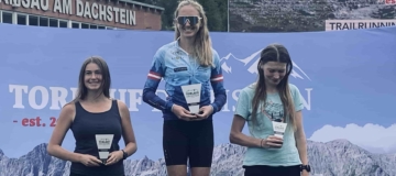 Julia Mühlbachler am Podest beim Dachsteinlauf