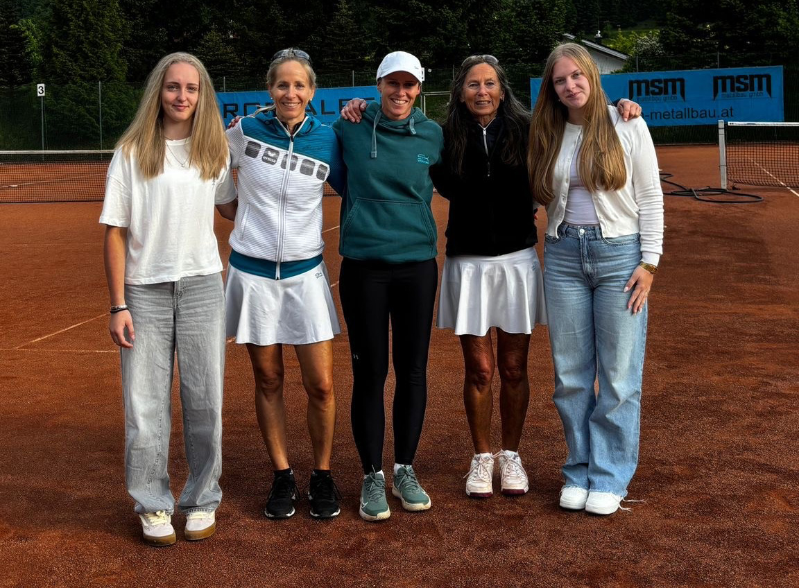 Damen II – Sarah Hopfgartner, Irmgard Maierhofer, Conny Engleder, Regina Hackl, Valentina Bliem; nicht am Bild: Stefanie Riedler