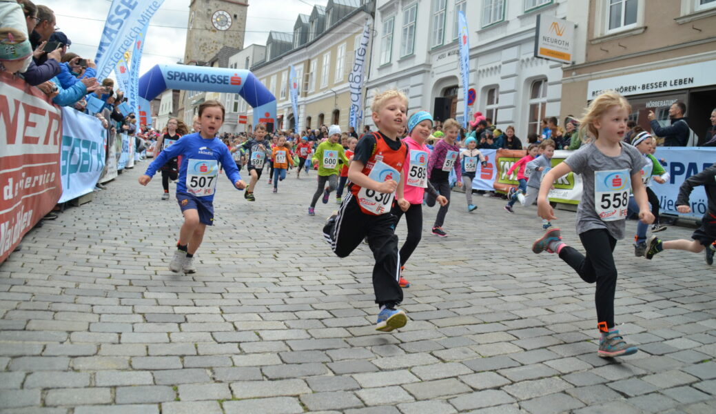 Kinder beim Stadtlauf