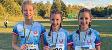 die erfolgreiche 3x 800-Meter-Staffel der U16