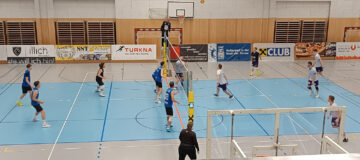 Sporthalle bei Volleyball groß