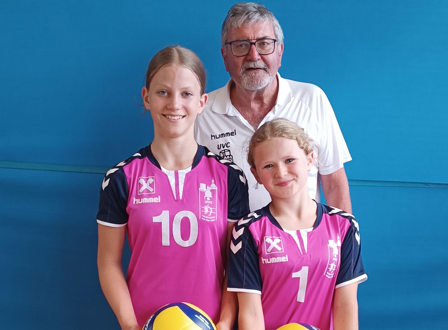 Gewinner der LK1: Lana Tajthy und Julia Wagner mit Trainer Gottfried Winkelhofer